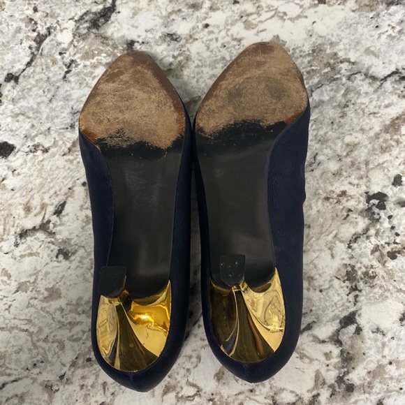 Stuart Weitzman Vintage Pumps - Picture 8 of 11